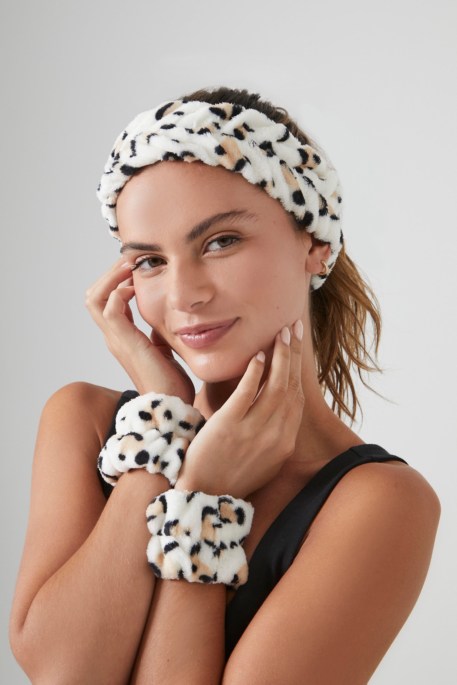 Creammulti Plush Leopard Headwrap & Washbands Set